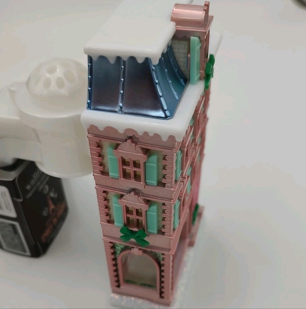 Bath & Body Works Emily in Paris Parisian Bakeshop Projector Wallflowers Plug In - Picture 5 of 8